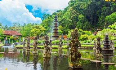 Tirta Gangga Bali, Tirta Gangga Temple